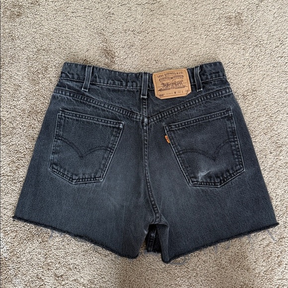 Vintage Levi’s Orange Tab Black Denim Distressed 550 Relaxed Cut Off Shorts - Picture 2 of 8